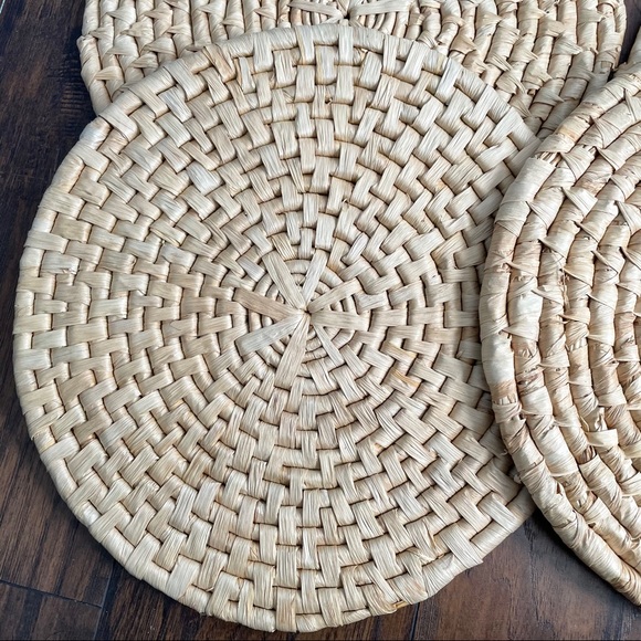 Set of 4 Woven Wicker Straw Charger Placem… - Picture 3 of 8